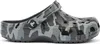 Crocs Classic Printed Camo Clog Sandalen Slate Grey/Multi Produktbild-Vorschau 18