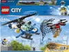 The image shows the packaging of a LEGO City Police Drone Chase set, featuring a police helicopter and a drone with a net. Produktbild-Vorschau