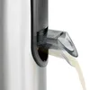 Close-up of a juicer's spout with juice being dispensed. Produktbild-Vorschau
