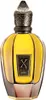 A studio shot of a perfume bottle. Voir les images du produit