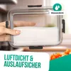A hand holding a glass food container with a white substance inside, with text overlays highlighting features. Produktbild-Vorschau
