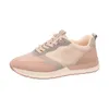 A side view of a single women's sneaker. Voir les images du produit