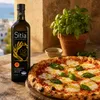 Sitia 0,2 % Olivenöl Flasche neben einer Pizza Podgląd zdjęcia produktu