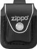 A black leather lighter pouch with a silver Zippo logo and button. Podgląd zdjęcia produktu
