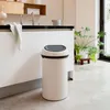 Poubelle Brabantia - Touch Bin, 60 L, Beige doux Voir les images du produit 5