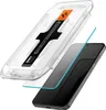 A screen protector kit for a smartphone, shown with an installation guide and the phone. Anteprima dell’immagine prodotto