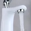 A close-up of a white faucet with water running from it. Náhled obrázku produktu