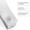 Close-up of a white LED light with a motion sensor and control buttons, next to descriptive text boxes. Produktbild-Vorschau