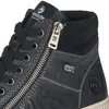 Close-up of a black Remonte boot. Voir les images du produit