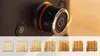 Close-up of a toaster's control dial and a row of toasted bread slices showing different levels of browning. Voir les images du produit