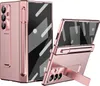 A rose gold colored phone case for a foldable phone, shown in both closed and open positions, with a kickstand and pen holder. Anteprima dell’immagine prodotto