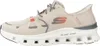 A side view of a beige Skechers sneaker. Voir les images du produit