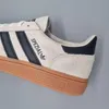 A close-up side view of an Adidas Spezial sneaker. Voir les images du produit