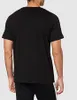 A person wearing a black t-shirt and black pants. Produktbild-Vorschau