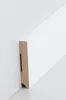 A white baseboard molding is shown standing upright against a white wall. Produktbild-Vorschau