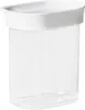 A clear, studio shot of a transparent food storage container with a white lid. Voir les images du produit
