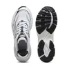 A top-down view of a pair of Puma sneakers, one showing the top and the other showing the sole. Voir les images du produit