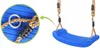A blue plastic swing seat with rope attachments, shown with a close-up inset of the rope and metal ring attachment. Anteprima dell’immagine prodotto