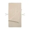 A beige baby footmuff is laid out flat on a white background, showing its knitted exterior and soft fleece lining. Anteprima dell’immagine prodotto