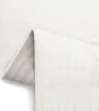 A close-up view of a white rug, folded to show the underside. Anteprima dell’immagine prodotto