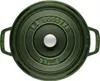 A top-down view of a green Staub cocotte pot. Voir les images du produit