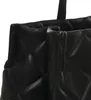 A close-up view of the top edge of a black quilted handbag. Produktbild-Vorschau