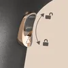 Close-up of a steam iron's control lever with lock and unlock icons. Náhľad obrázku produktu