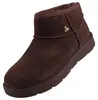 Auf dem Bild ist ein brauner Stiefel aus Leder zu sehen der auf einer weißen Fläche steht. Der Blickwinkel zeigt den Stiefel von der linken Seite. Productafbeelding-voorbeeld
