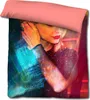 A close-up of a bedding set featuring a portrait of Taylor Swift. Podgląd zdjęcia produktu