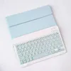 A light blue keyboard case with a white keyboard is shown on a white background. Náhled obrázku produktu