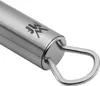 Close-up of the handle of a kitchen utensil, showing a loop for hanging and a logo. Voir les images du produit