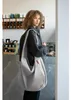 reisenthel borsa a tracolla Moonbag Cord Grey grigio Anteprima dell’immagine prodotto 6