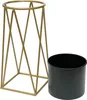 A gold metal plant stand with a black pot next to it, on a white background. Anteprima dell’immagine prodotto