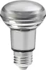 A studio shot of a single light bulb against a white background. Anteprima dell’immagine prodotto