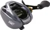 A close-up studio shot of a fishing reel. Anteprima dell’immagine prodotto