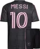 Back view of a black and pink soccer jersey and shorts set with 'MESSI 10' printed on the back of the jersey. Produktbild-Vorschau