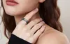 A close-up shot of a person's hand wearing a smart ring. Voir les images du produit