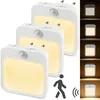 Three white LED night lights with motion and dusk sensors are arranged diagonally. To the right, a series of smaller images show the lights in different brightness levels, along with a silhouette of a person walking and radio waves, indicating motion detec Anteprima dell’immagine prodotto