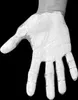 Hand mit weißem; alkohol-freiem Flüssigkreide von Friction Labs; geeignet für Kletterer. Produktbild-Vorschau