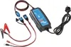 A battery charger with cables and connectors is laid out on a white background. Anteprima dell’immagine prodotto