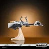 A Star Wars Scout Trooper speeder bike with a figure on a display stand against a gradient background. Náhled obrázku produktu