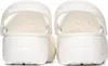 A pair of white Crocs clogs are shown from the back. Anteprima dell’immagine prodotto