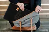MuchoWow® Laptop Hülle 13 Zoll Frau - Linienkunst - Gold - Produktbild-Vorschau 6
