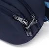 A close-up shot of a navy blue backpack's zipper and locking mechanism. Produktbild-Vorschau