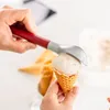 Cucchiaio da gelato KitchenAid KHA117OHEREG Classic, rosso Anteprima dell’immagine prodotto 3
