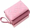 A pink wallet with a heart pattern is shown against a white background. Anteprima dell’immagine prodotto
