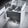 A pull-out kitchen waste sorting system installed in a cabinet. Voir les images du produit