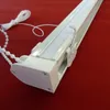 Close-up of a white roller blind mechanism with a beaded chain on a red background. Produktbild-Vorschau