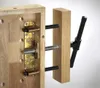 Close-up view of a woodworking vise mechanism attached to a workbench. Produktbild-Vorschau