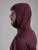 Seitenansicht eines Mannes in einem burgunderfarbenen Fury Lite Hoodie von Montane; der eine Kapuze trägt. Produktbild-Vorschau